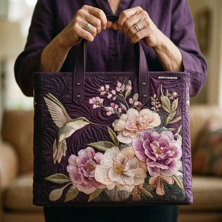 Gequiltete Violette Täschchen mit Kolibris und Orchideen